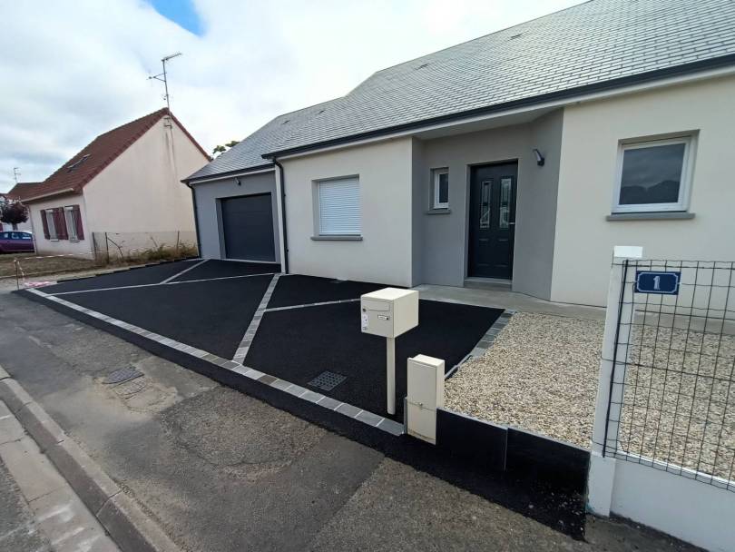 enrob� avec avec bordure pav� de gr�s gris